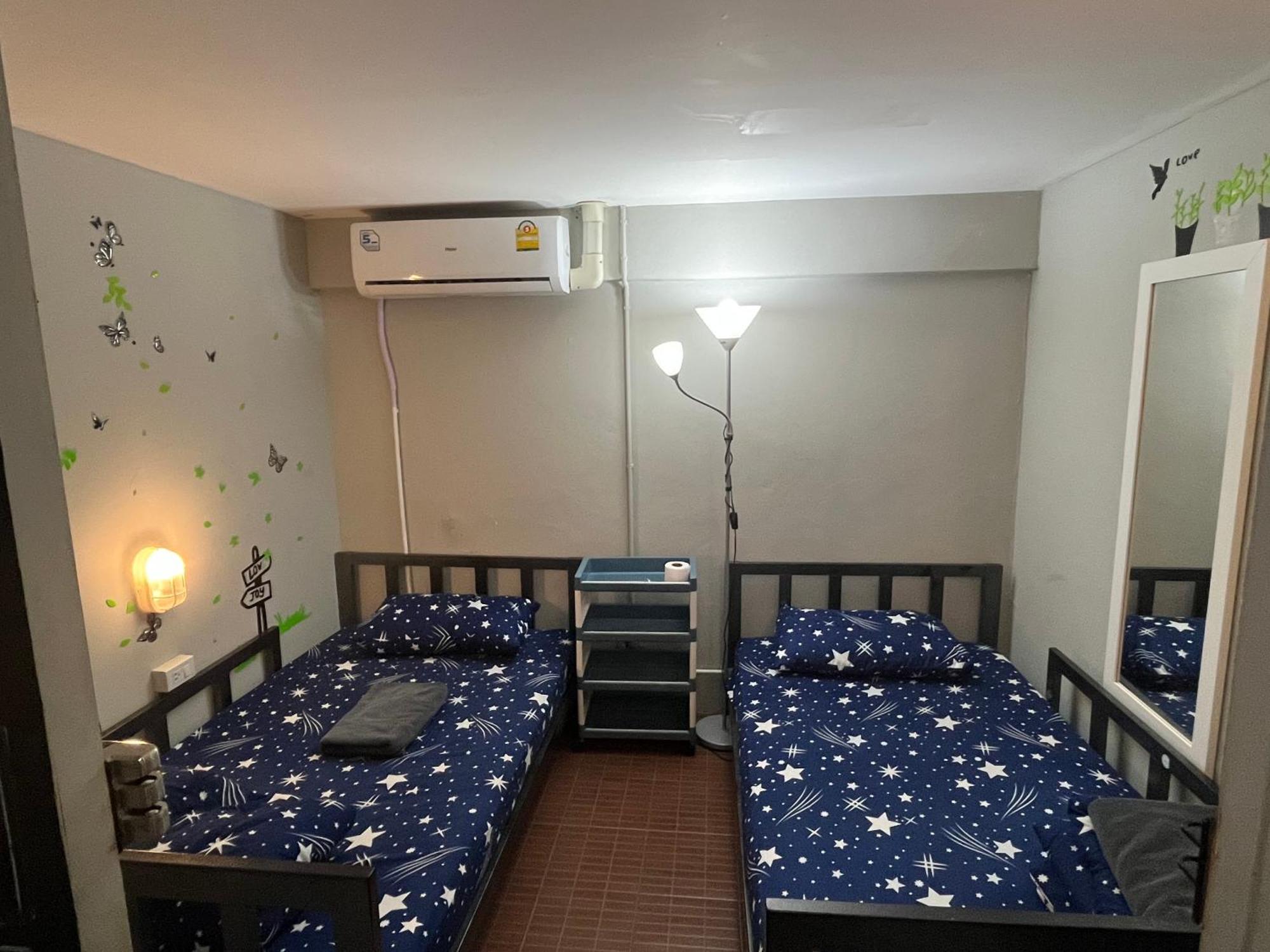 Lazy Gibbon 1 Chiang Mai - Tha Phae Gate Hostel Екстериор снимка