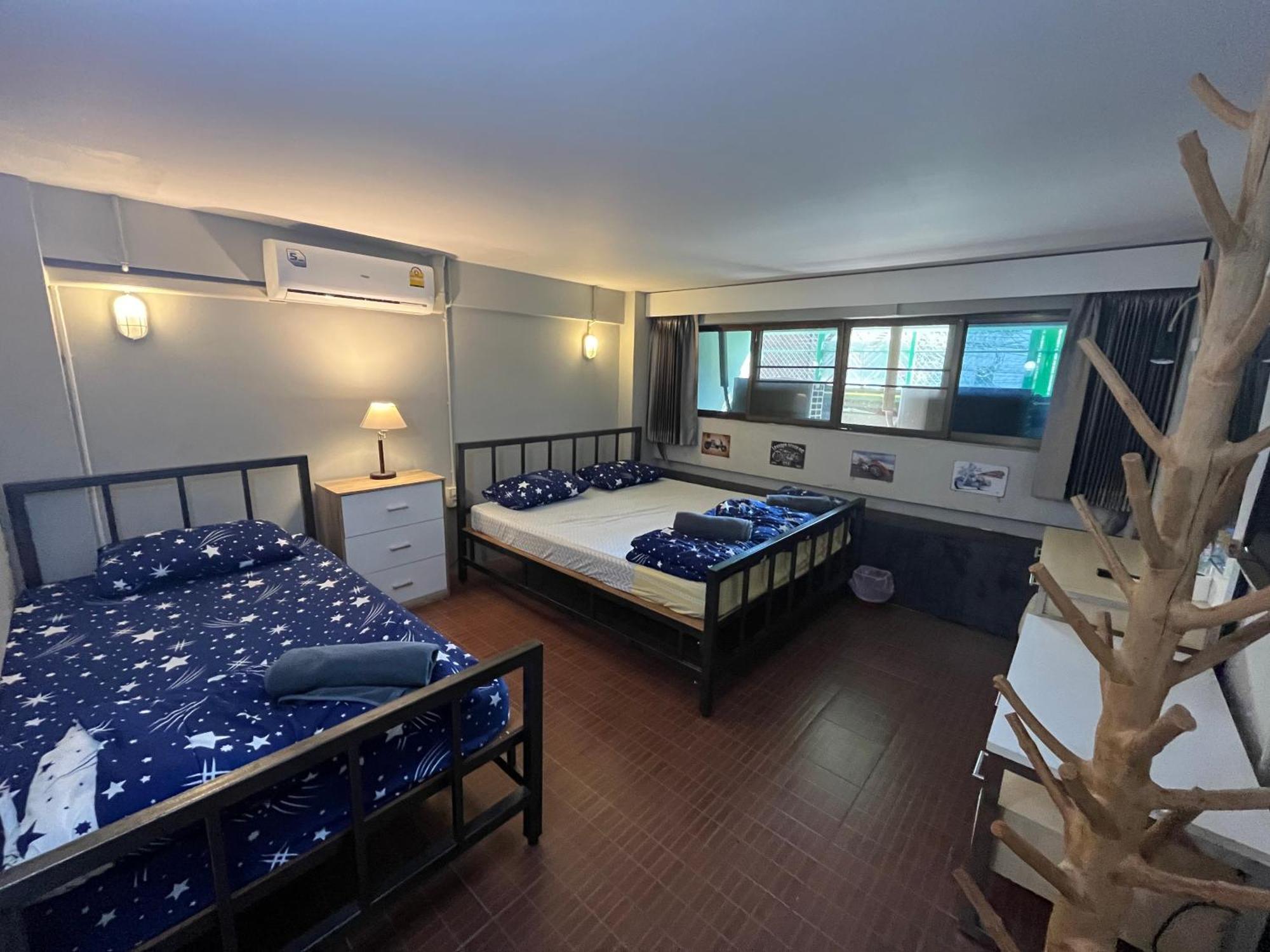 Lazy Gibbon 1 Chiang Mai - Tha Phae Gate Hostel Екстериор снимка