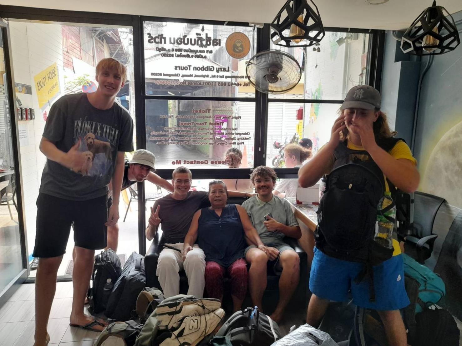 Lazy Gibbon 1 Chiang Mai - Tha Phae Gate Hostel Екстериор снимка